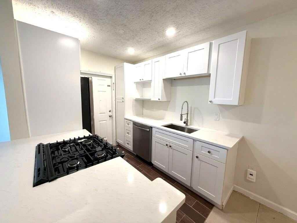 265 Sw 7th St #4 - Photo 5 of 12