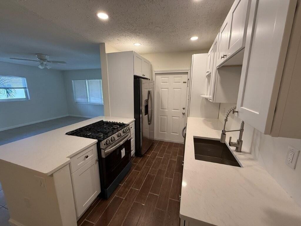 265 Sw 7th St #4 - Photo 6 of 12