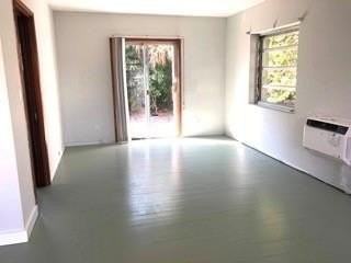 3200 Ne 5th Ct #WEST - Photo 3 of 9