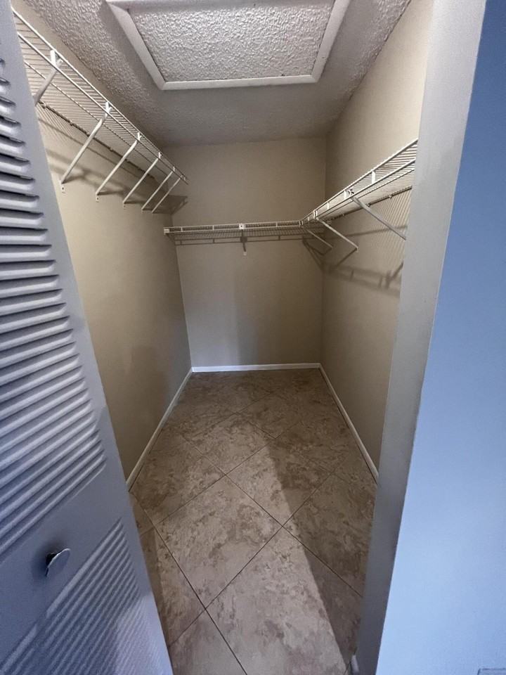 4215 S 57th Ave #E - Photo 6 of 14