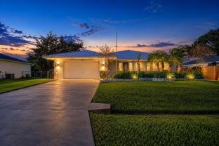 651 Se Degan Dr - Photo 1 of 1