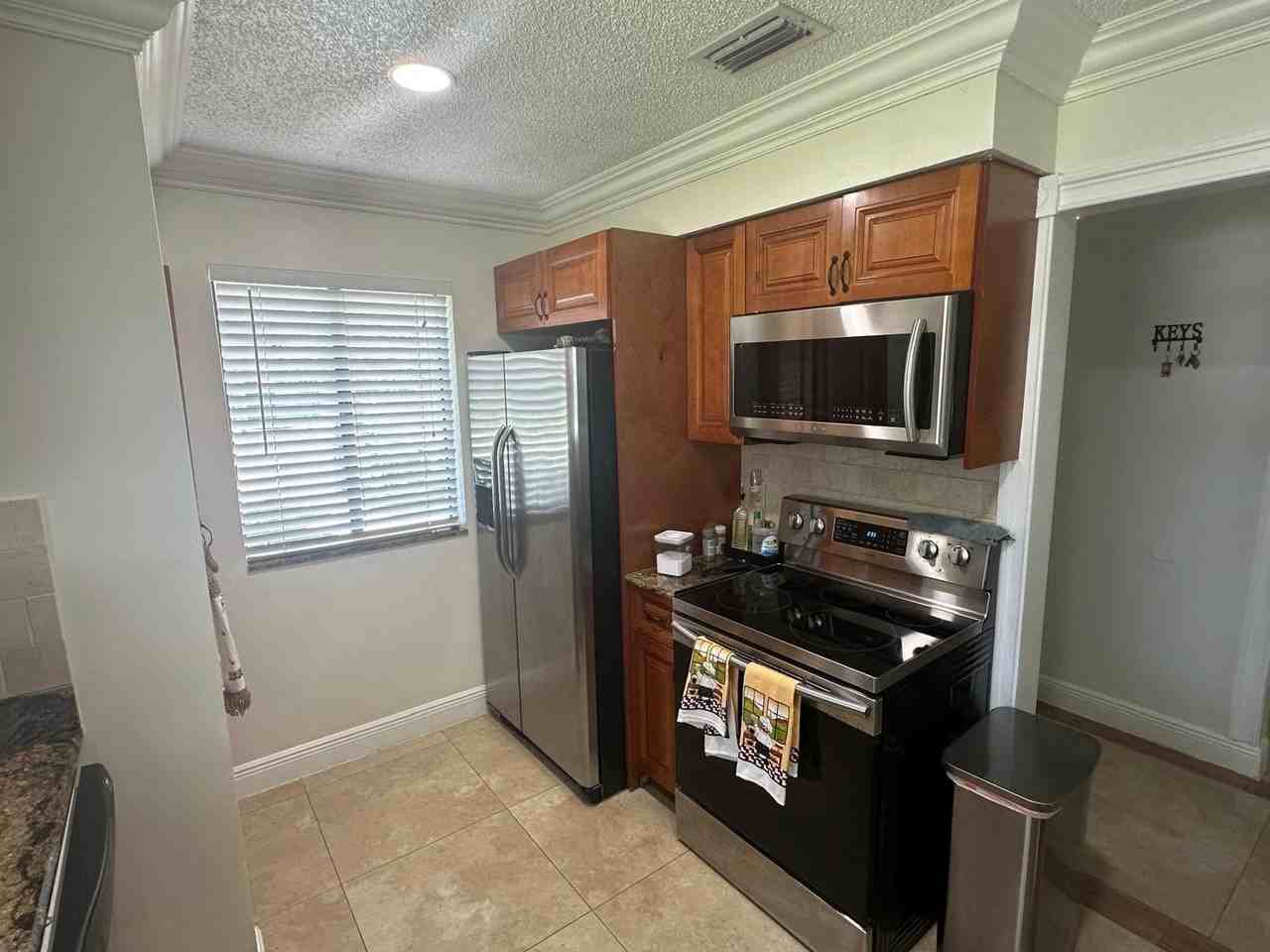 3801 Inlet Cir - Photo 6 of 29