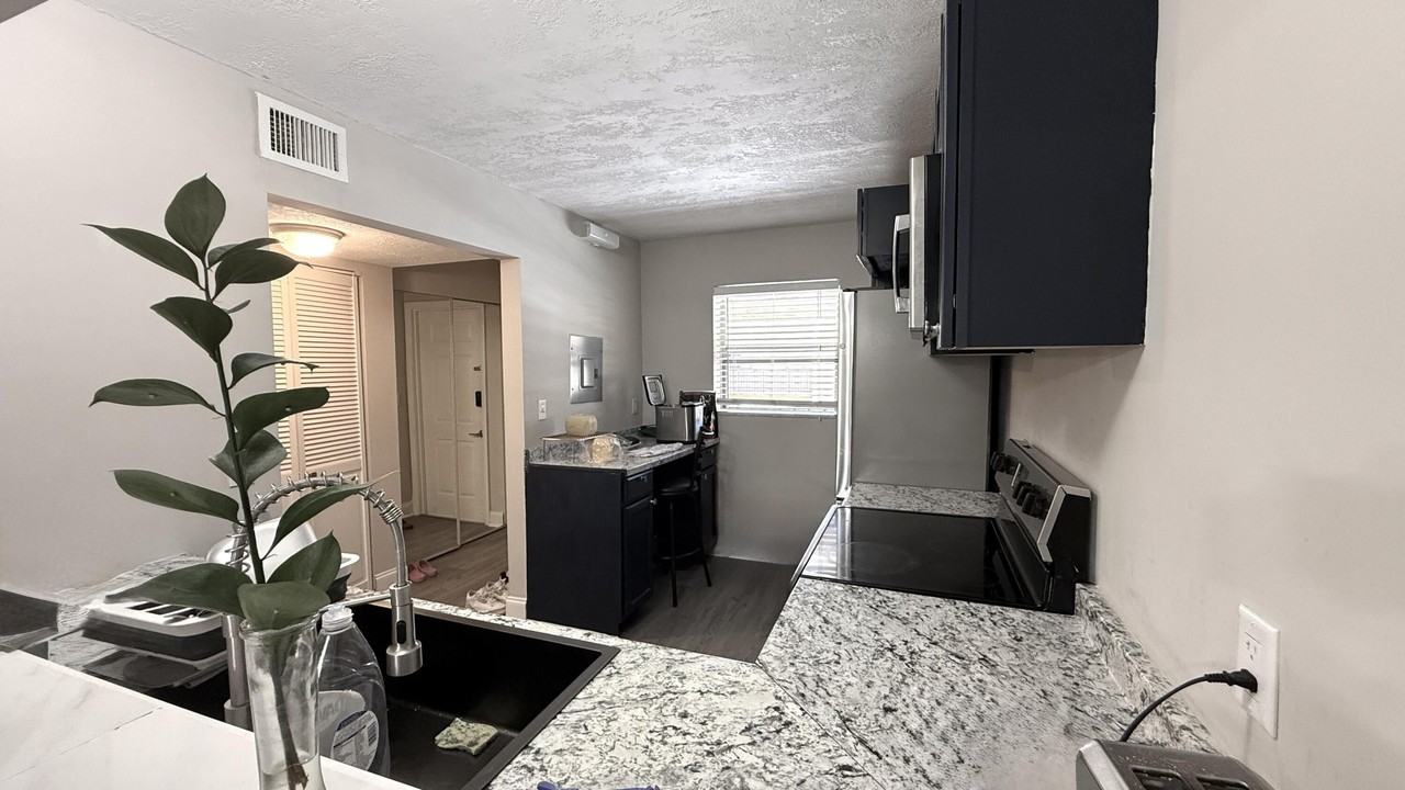 2925 Sw 22nd Ave #203 - Photo 2 of 11