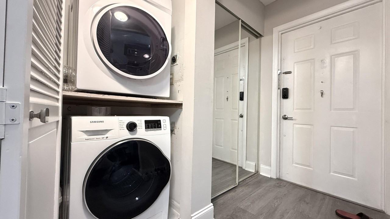 2925 Sw 22nd Ave #203 - Photo 6 of 11