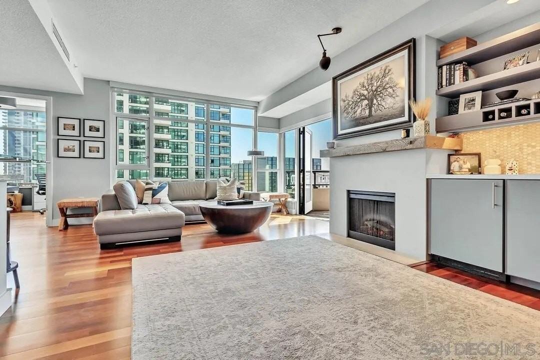 1205 Pacific Hwy #1706 - Photo 3 of 24