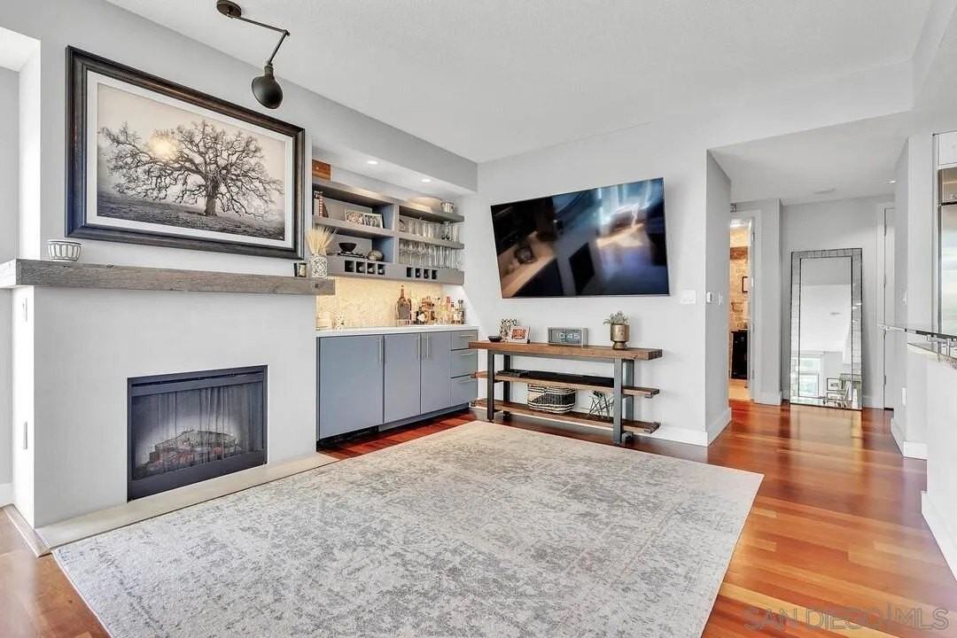 1205 Pacific Hwy #1706 - Photo 4 of 24