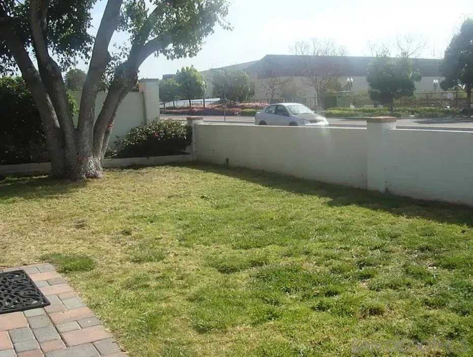 2220 Rosecrans St - Photo 3 of 31