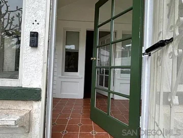 2220 Rosecrans St - Photo 5 of 31