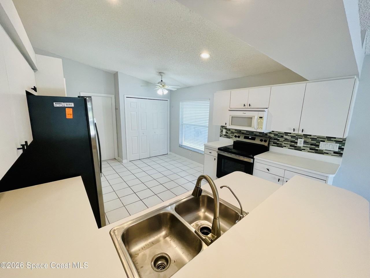 8043 Bracken Ln - Photo 6 of 22
