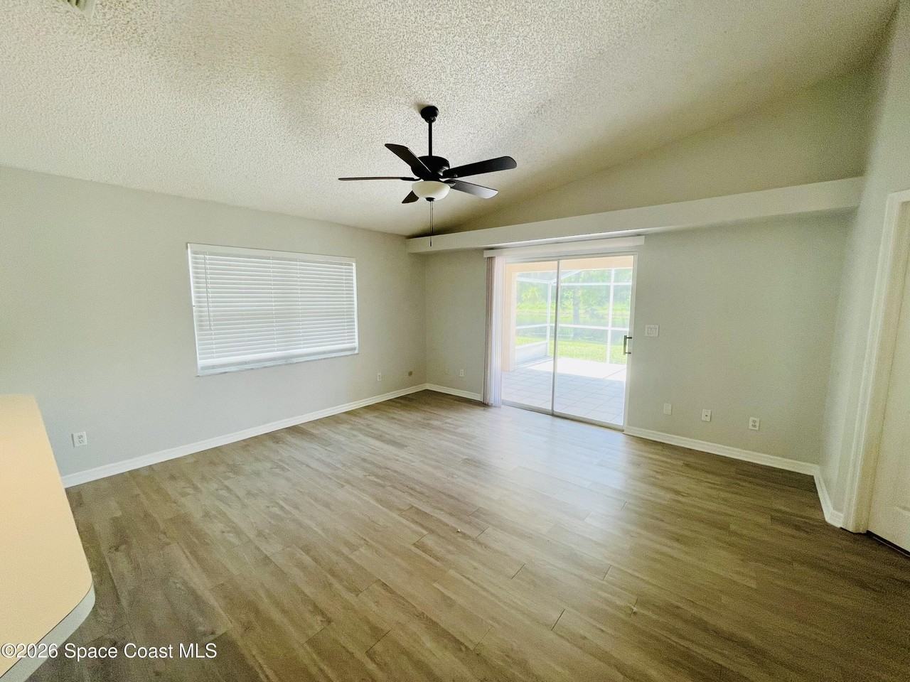 8043 Bracken Ln - Photo 7 of 22