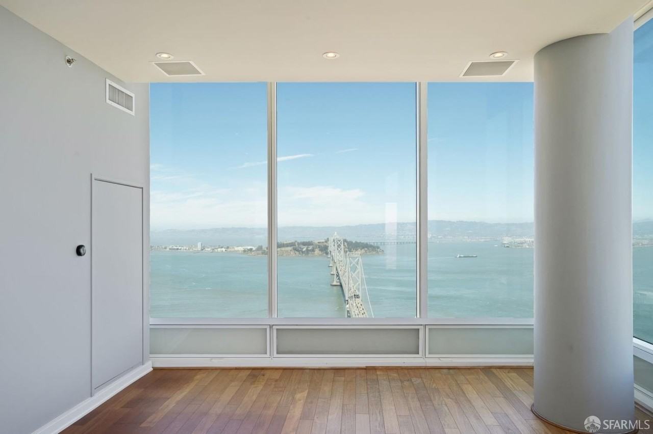 425 1st St #5402 - Photo 4 of 50