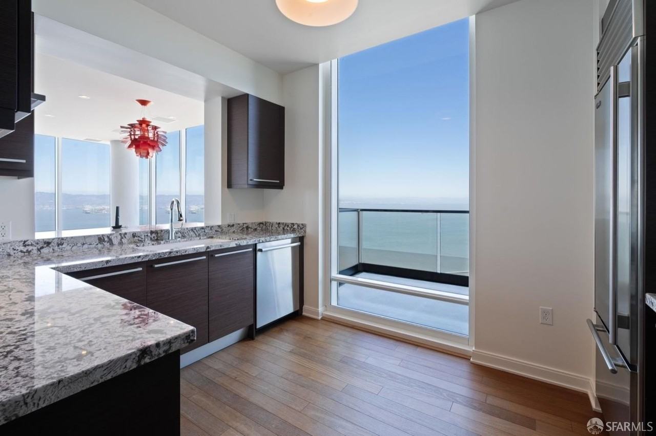 425 1st St #5402 - Photo 7 of 50