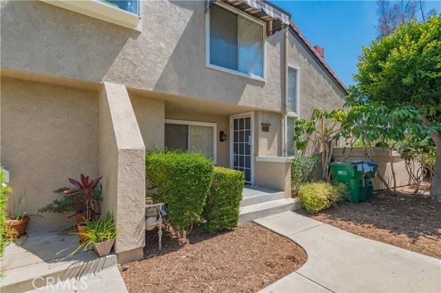 30 Stanford Ct #30 - Photo 2 of 8