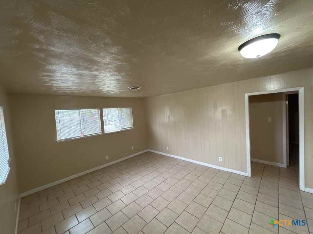 1814 Crestridge Dr - Photo 3 of 19