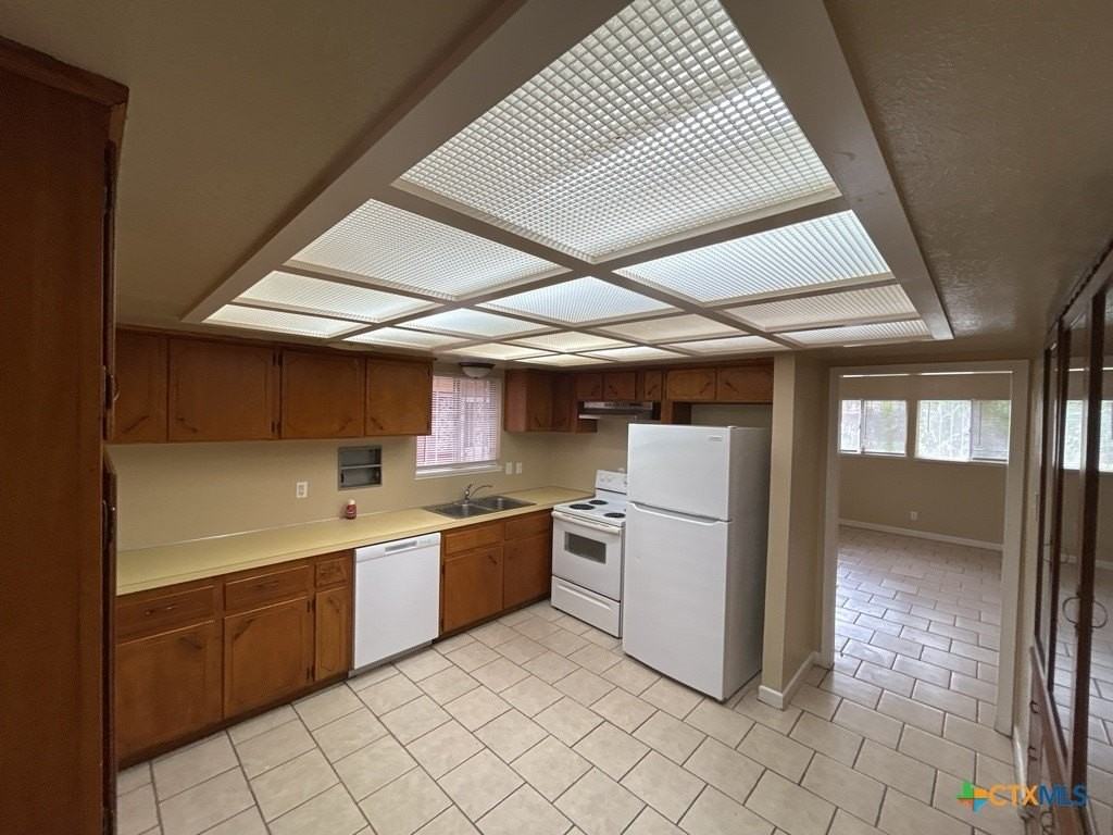 1814 Crestridge Dr - Photo 5 of 19