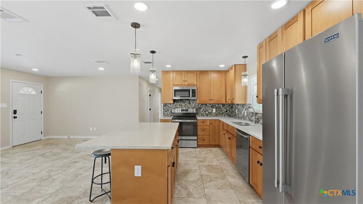 1409 Highland Dr - Photo 5 of 30