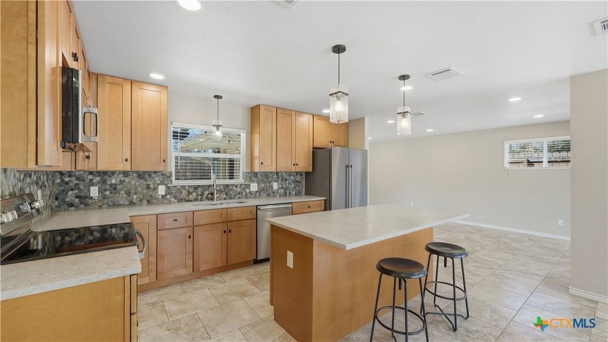 1409 Highland Dr - Photo 6 of 30