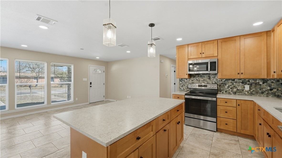 1409 Highland Dr - Photo 7 of 30