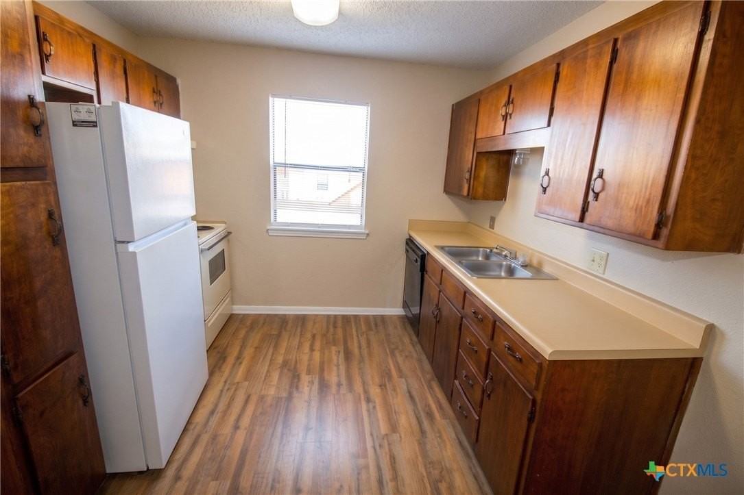 304 Erby Ave #A - Photo 4 of 9