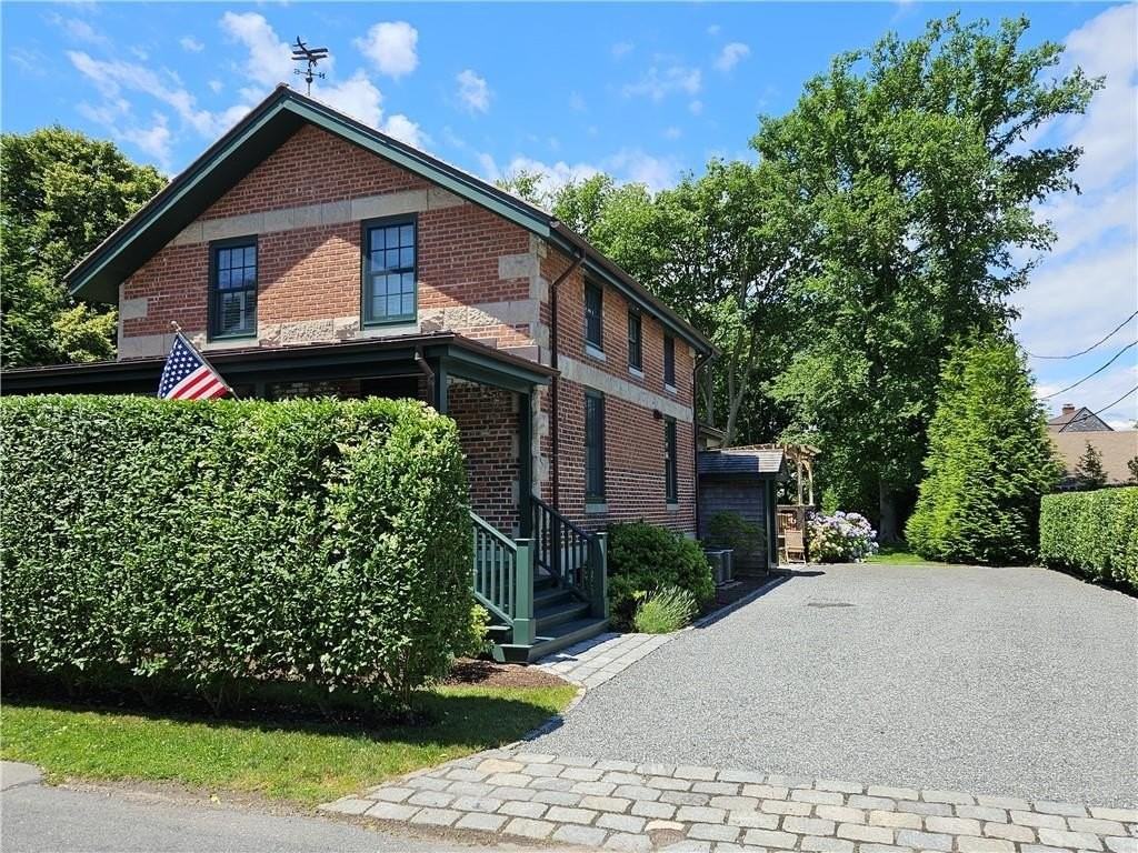 209 Coggeshall Ave - Photo 2 of 49