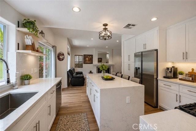 5807 Sylvia Ave - Photo 6 of 8