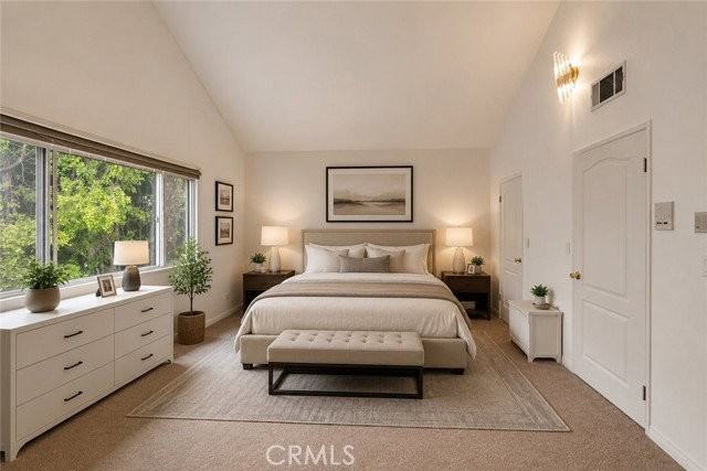 5807 Sylvia Ave - Photo 7 of 8