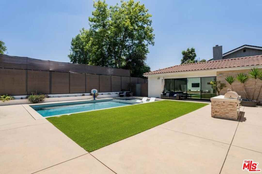 17520 Embassy Dr