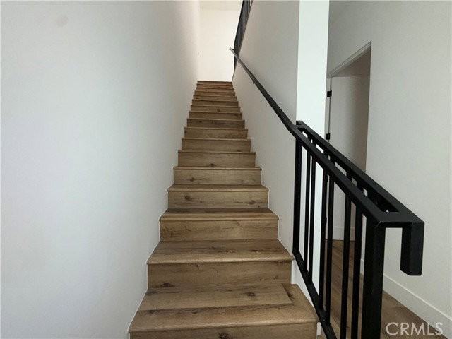 5044 Laurel Canyon Blvd - Photo 4 of 8