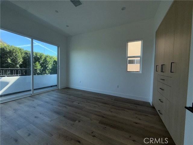 5044 Laurel Canyon Blvd - Photo 6 of 8