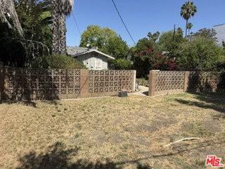 5136 Noble Ave - Photo 2 of 6