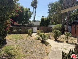 5136 Noble Ave - Photo 3 of 6