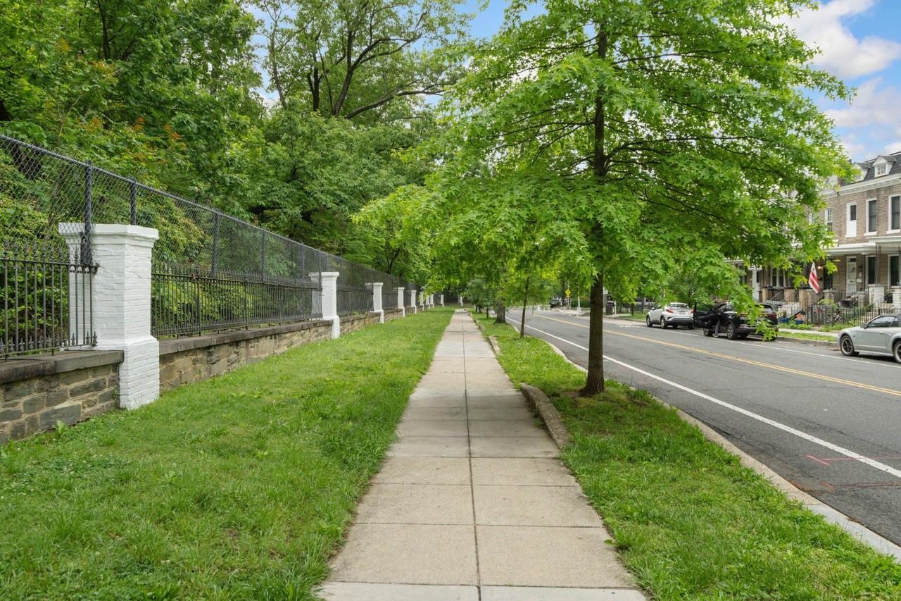 245 Rock Creek Church Rd Nw - Photo 4 of 50