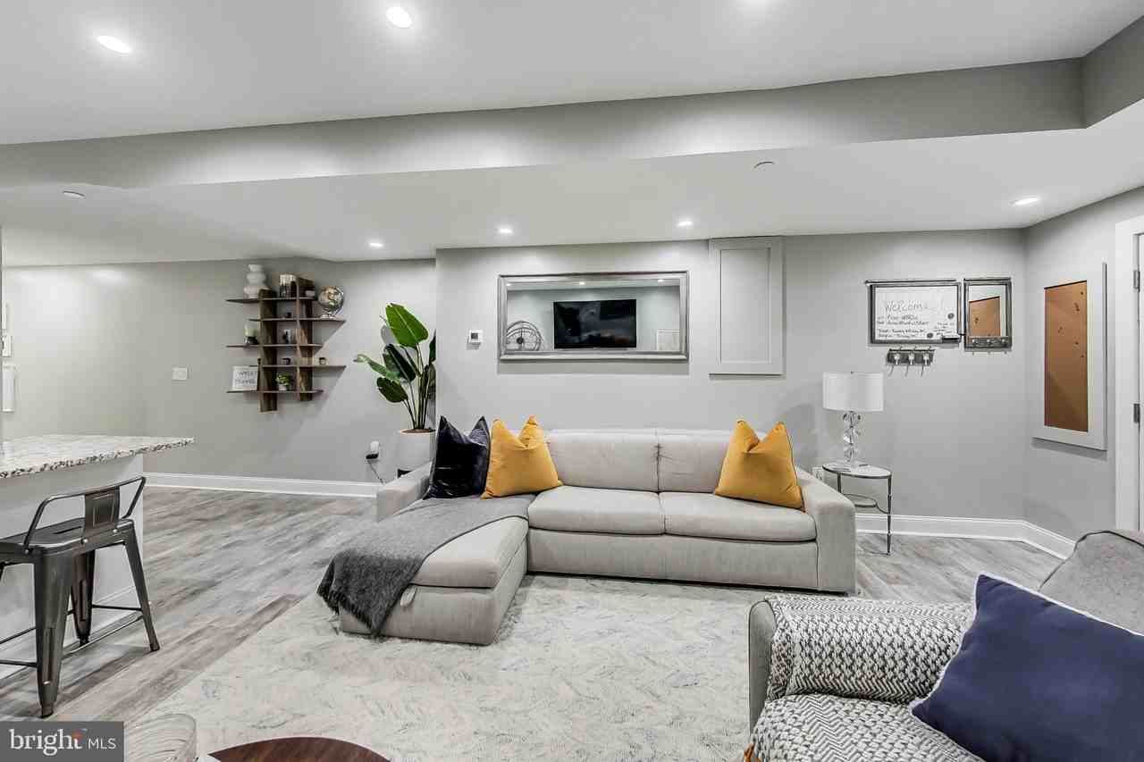 1343 Irving St Nw #2 - Photo 3 of 17