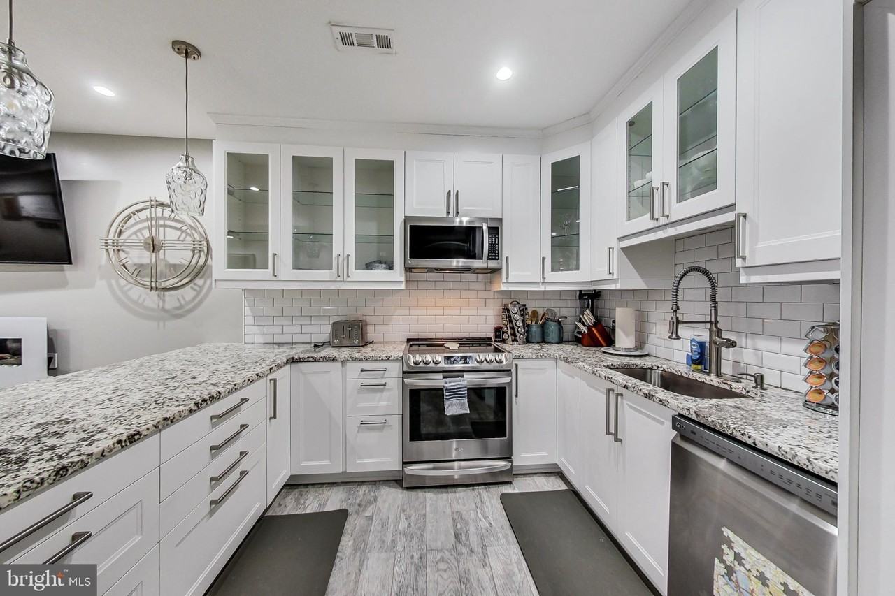 1343 Irving St Nw #2 - Photo 6 of 17