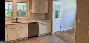 2410 Shellpot Dr - Photo 4 of 16