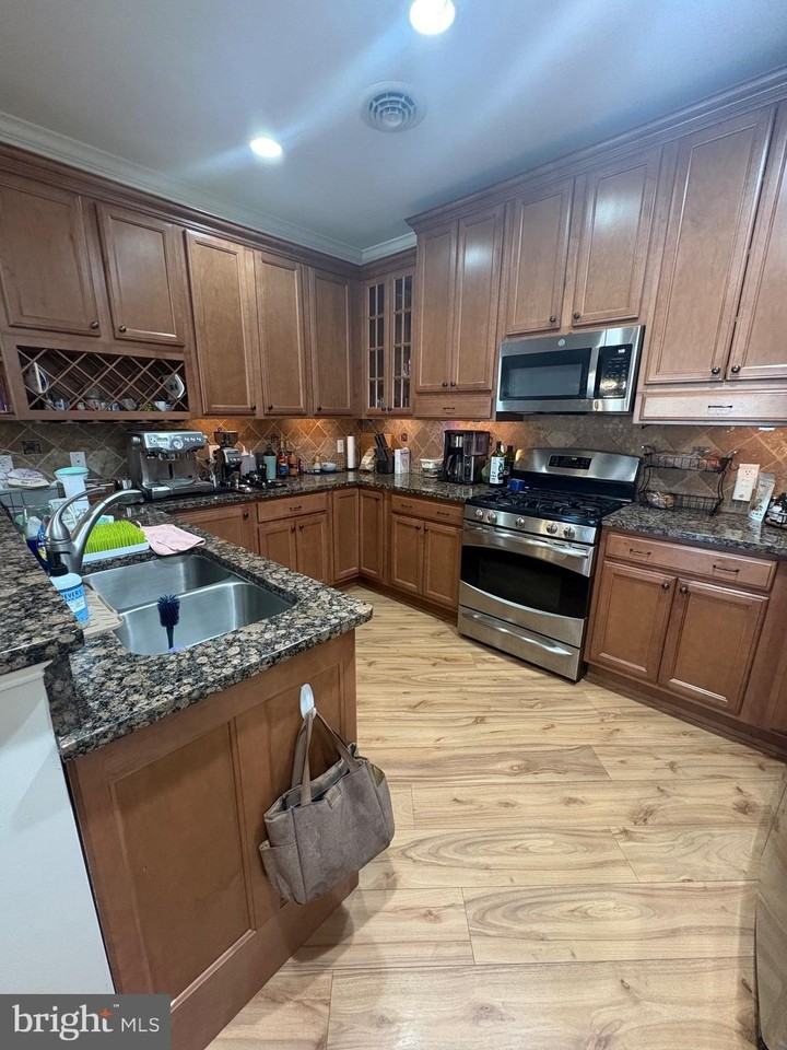 12001 Old Vine Blvd #305 - Photo 3 of 14