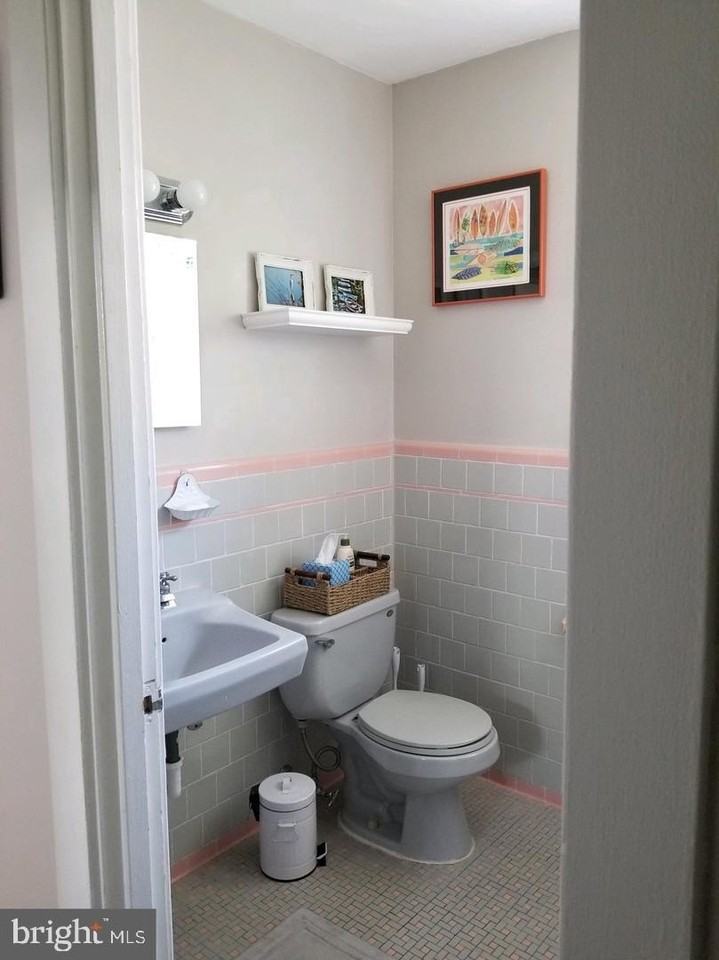 20 Locust Ave #B - Photo 3 of 11