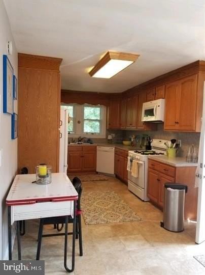 20 Locust Ave #B - Photo 7 of 11