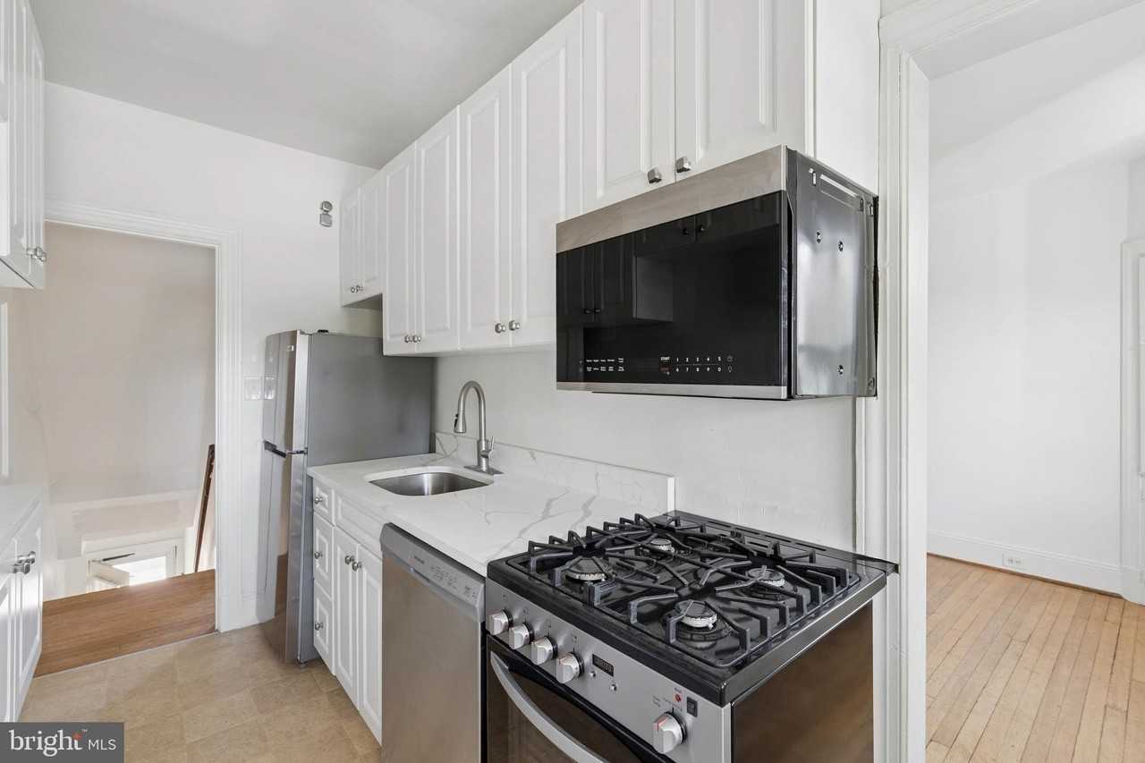 500 Park Ave #2E - Photo 5 of 23