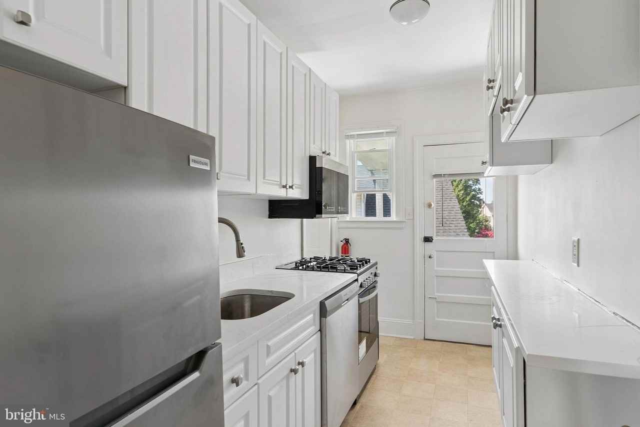 500 Park Ave #2E - Photo 6 of 23