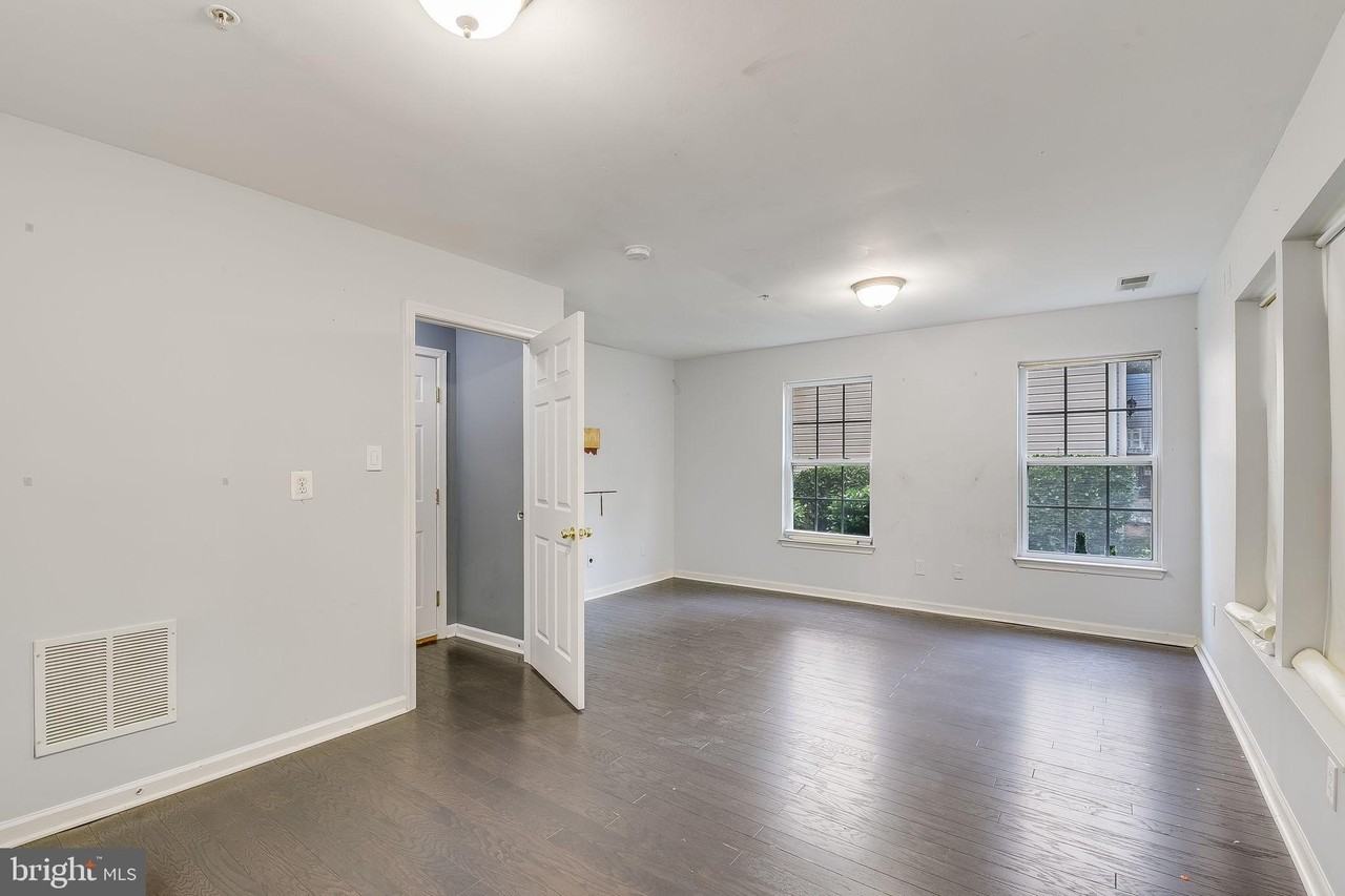 7742 Valley Oak Dr #91 - Photo 3 of 30