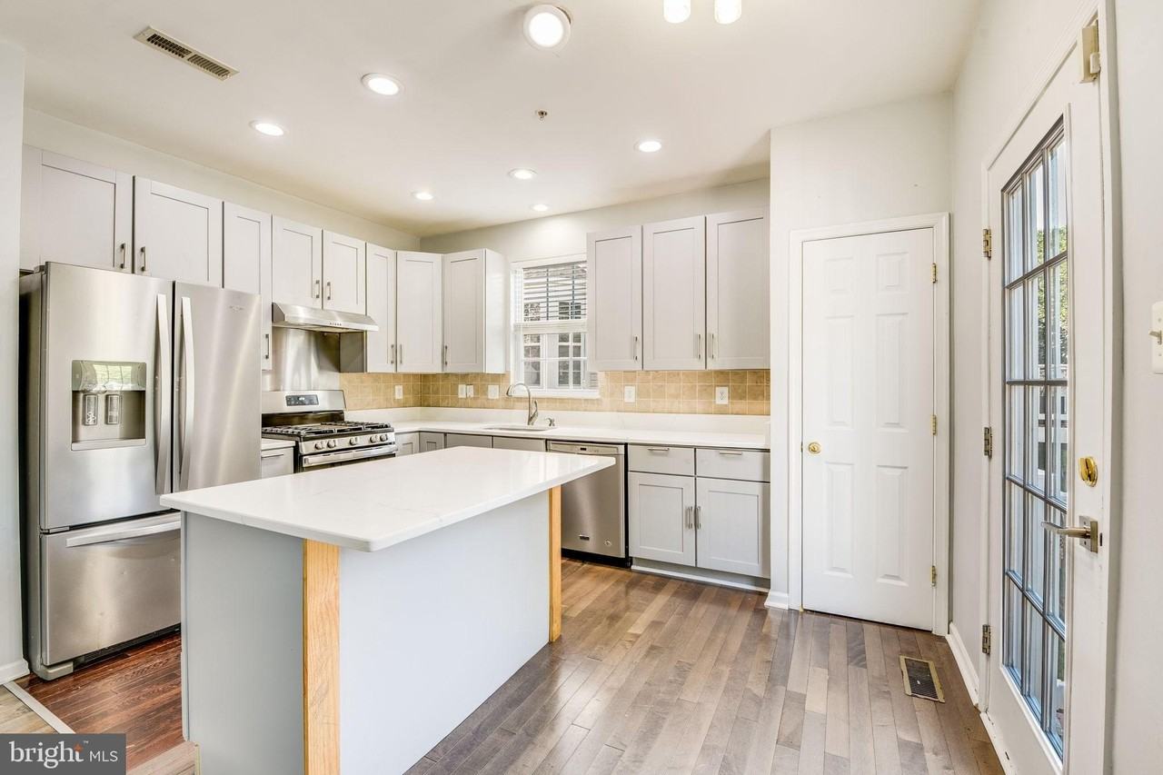 7742 Valley Oak Dr #91 - Photo 4 of 30