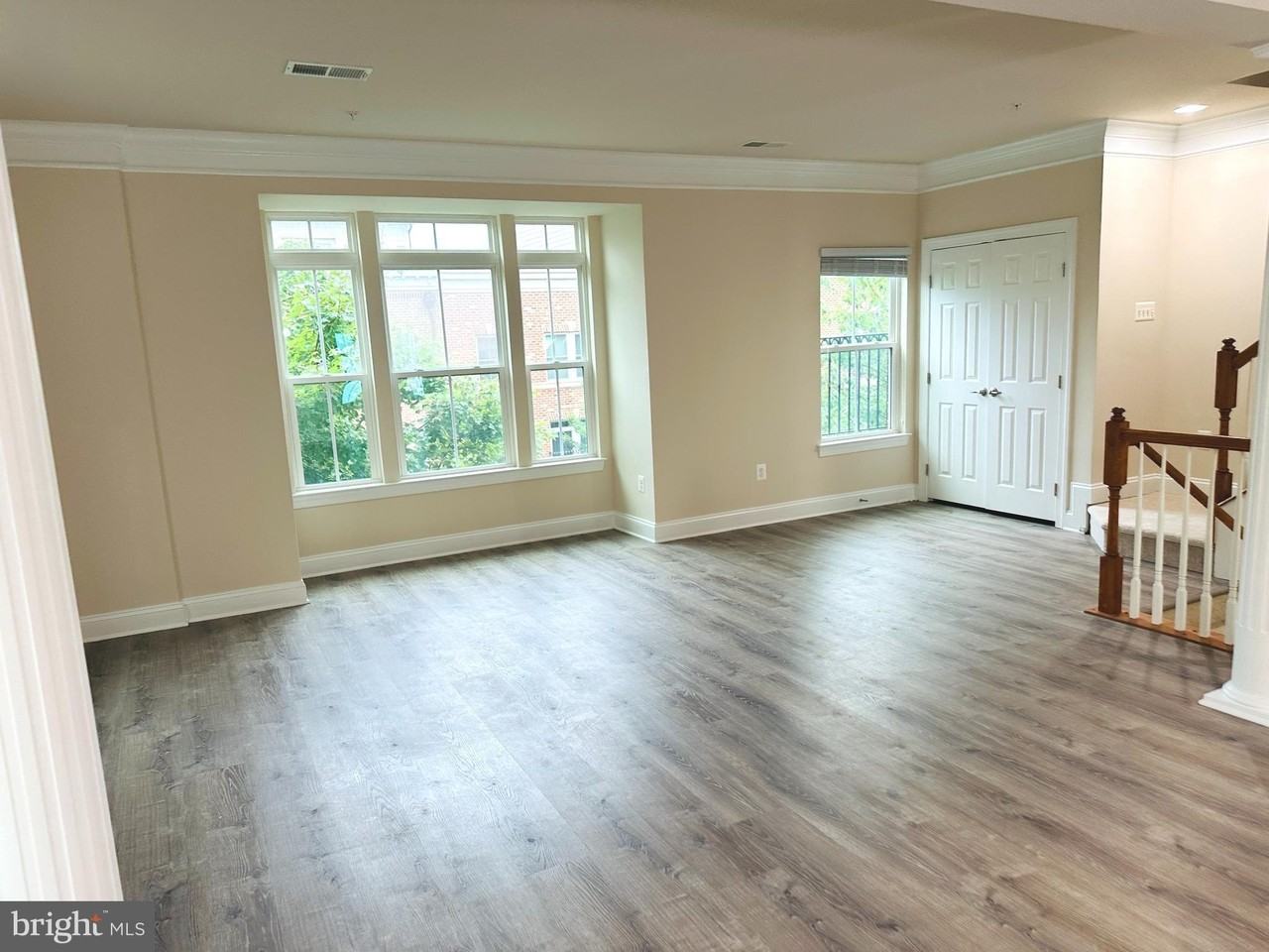 343 Community Center Ave - Photo 3 of 25