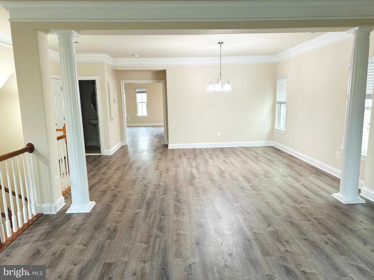 343 Community Center Ave - Photo 4 of 25