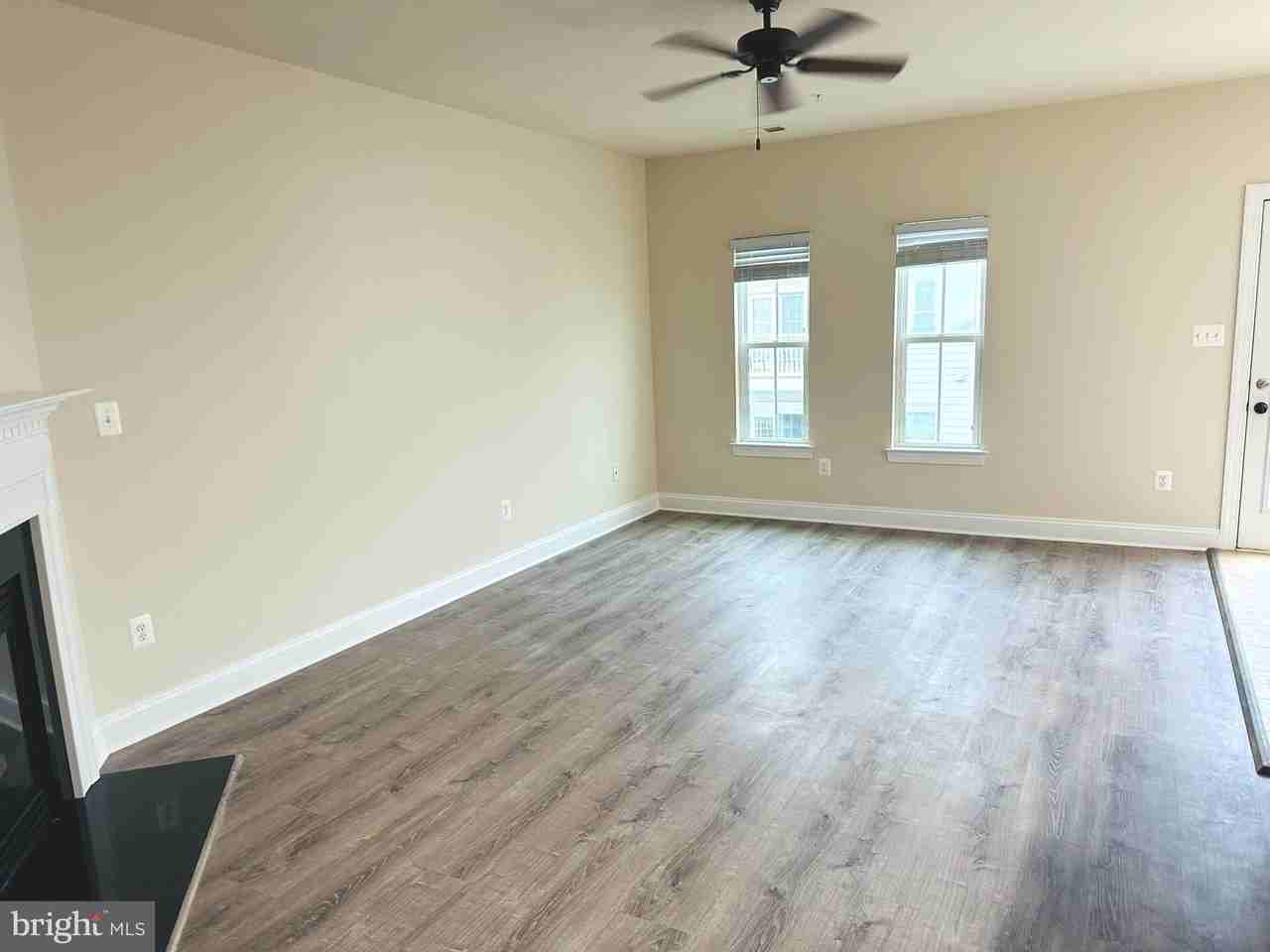 343 Community Center Ave - Photo 6 of 25