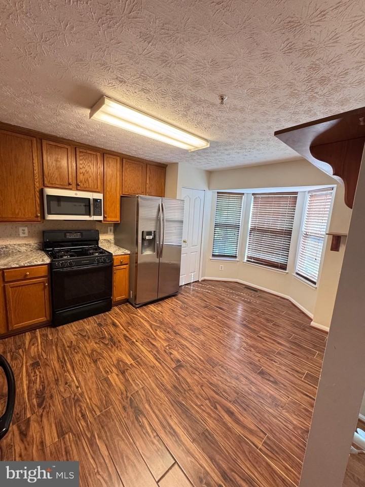 9805 Doubletree Ter - Photo 4 of 24