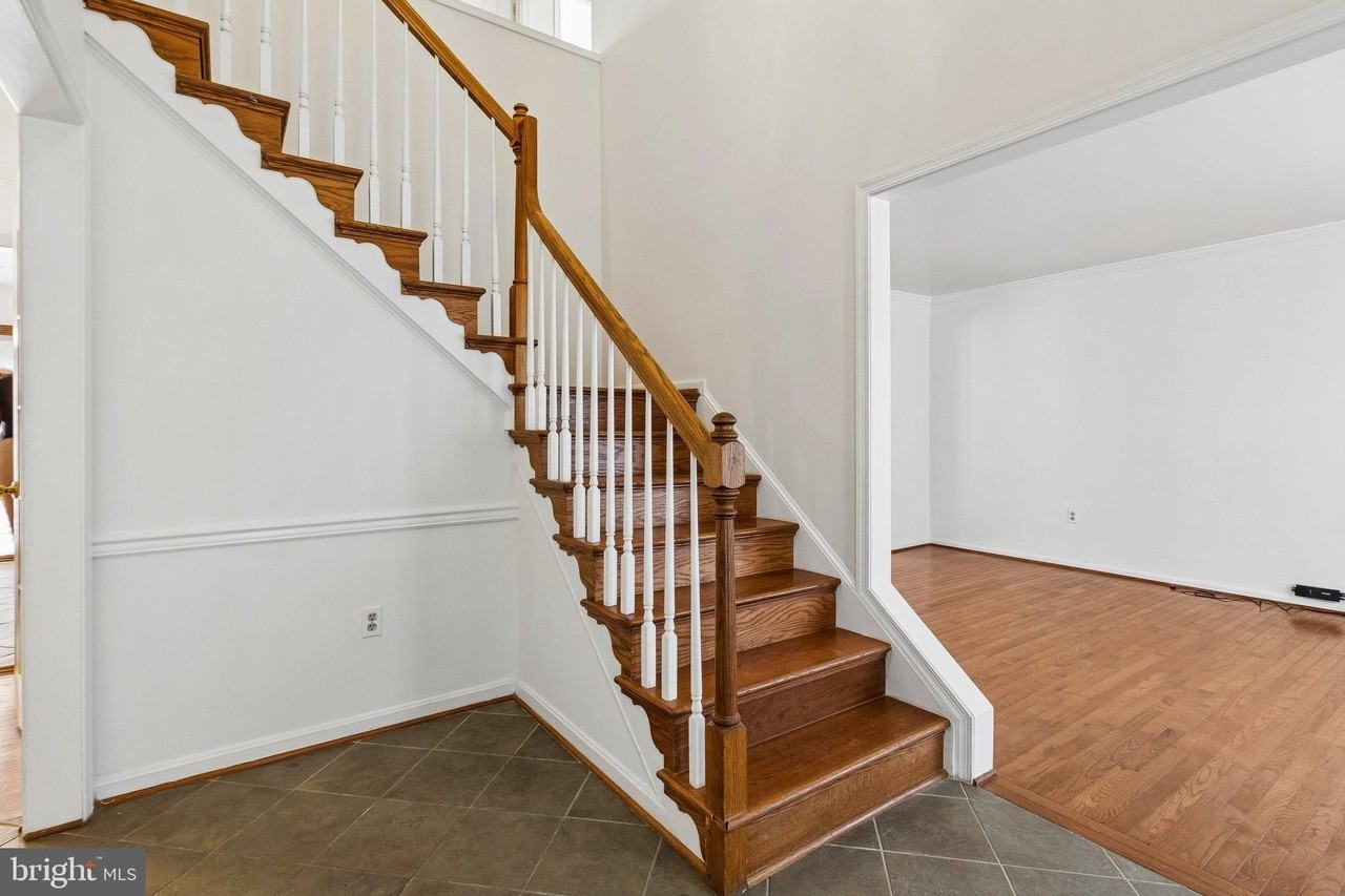 820 Chatsworth Dr - Photo 2 of 18