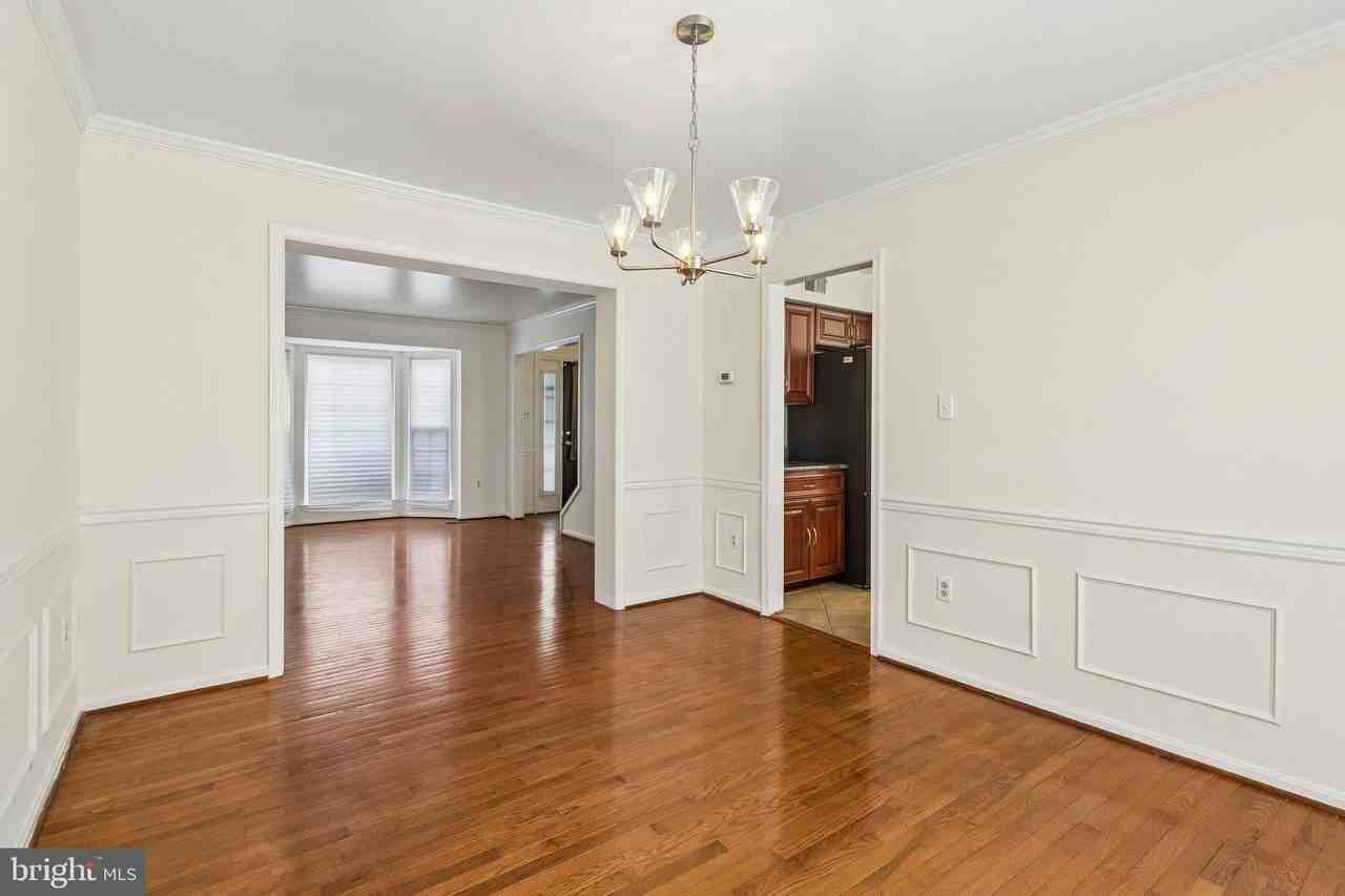 820 Chatsworth Dr - Photo 3 of 18