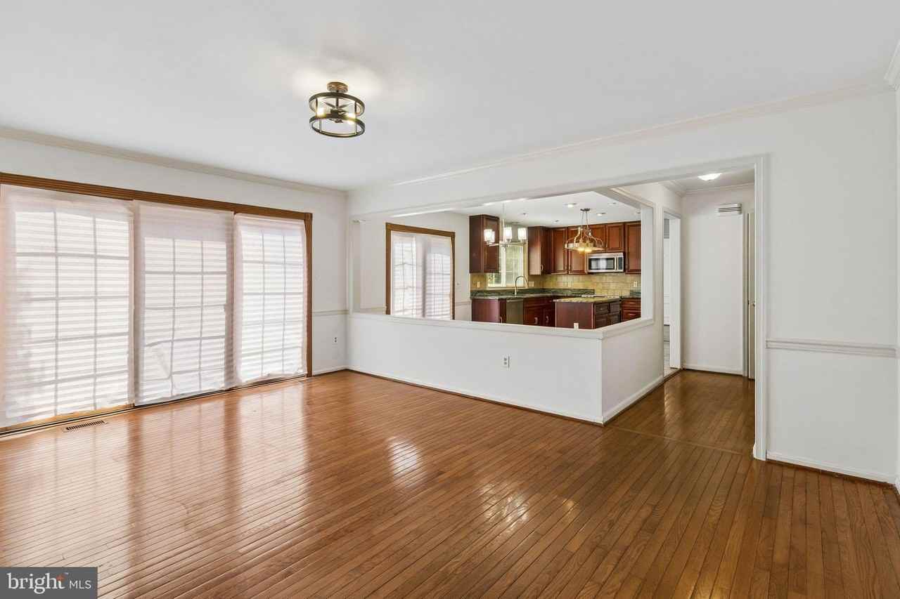 820 Chatsworth Dr - Photo 5 of 18