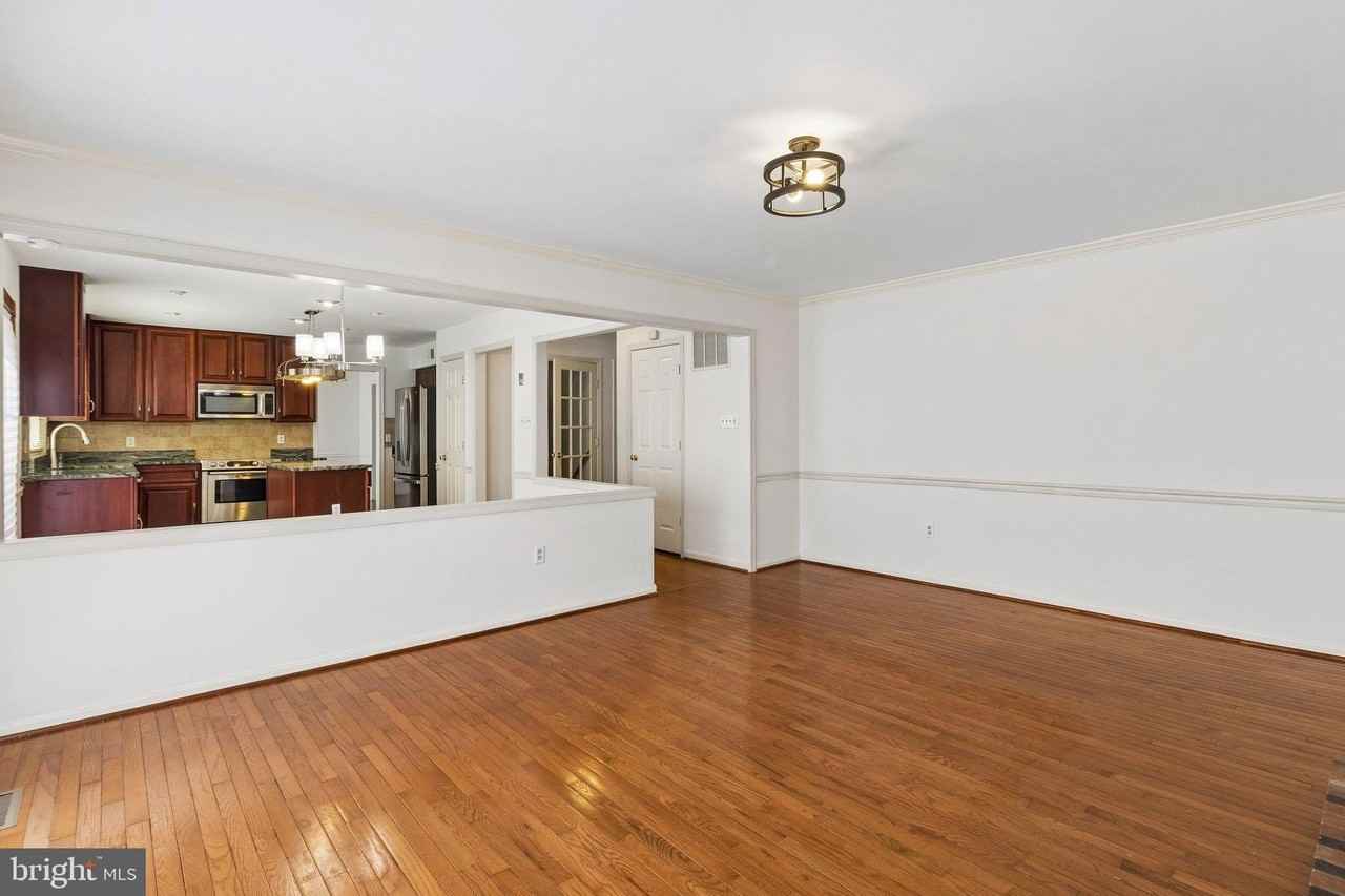820 Chatsworth Dr - Photo 6 of 18